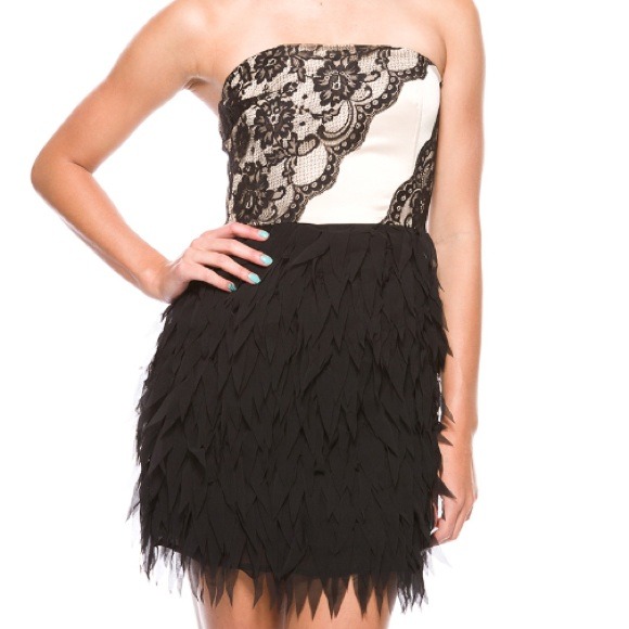 SOLD NWT Faux Feather Black Lace Strapless Dress M - Picture 2 of 4