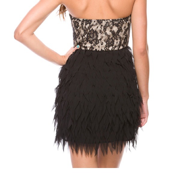 SOLD NWT Faux Feather Black Lace Strapless Dress M - Picture 3 of 4