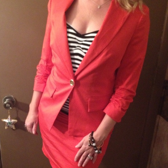 Gorgeous bebe stretch coral suit jacket anreserved