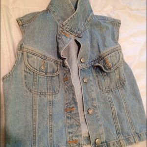 ❌SOLD❌Vintage denim vest!