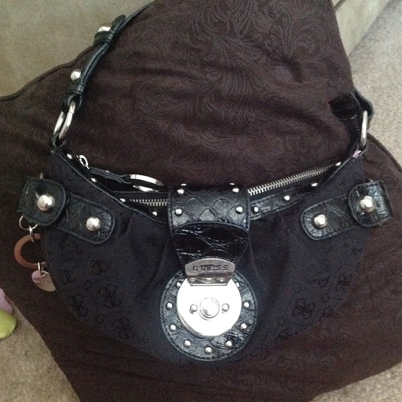 Blk GUESS PURSE