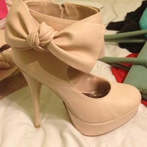 RESERVED** Pink stilleto heel with Bow