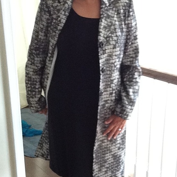 Sleeveless dress with jacket.