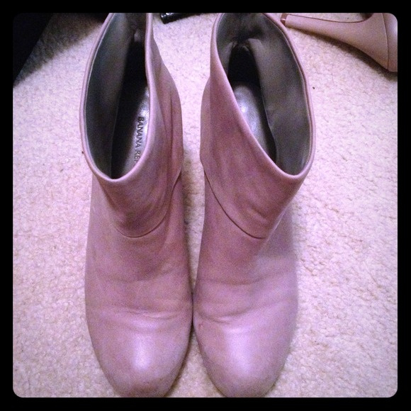 DECIDED TO KEEP... Banana Republic leather booties - Picture 1 of 4