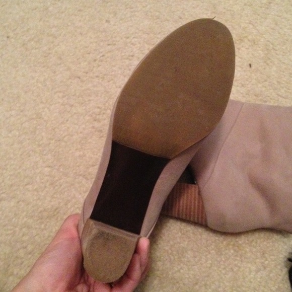 DECIDED TO KEEP... Banana Republic leather booties - Picture 3 of 4