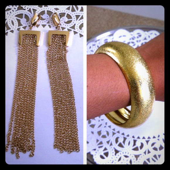 ✴️SOLD✴️Gold Toned Jewelry Combo
