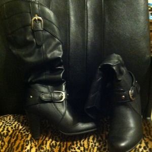 Black pair of boots only been worn once