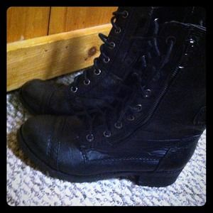 Combat boots