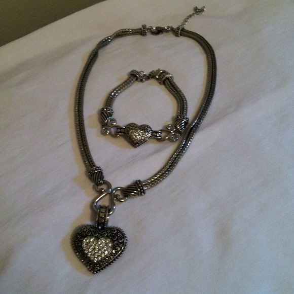 **SOLD**Necklace & Bracelet Heart set