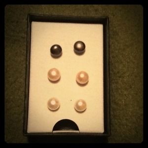 3 sets of pearl eearings