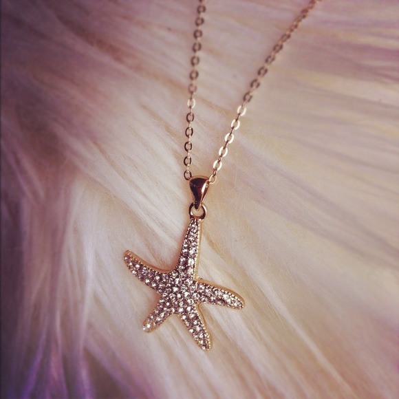 Jewelry - Starfish necklace - gold