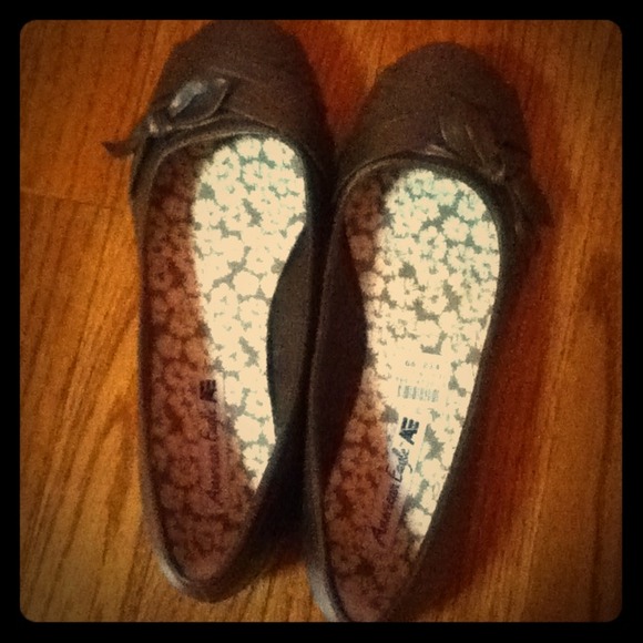 American Eagle brown flats