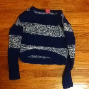 Cropped blue sweater