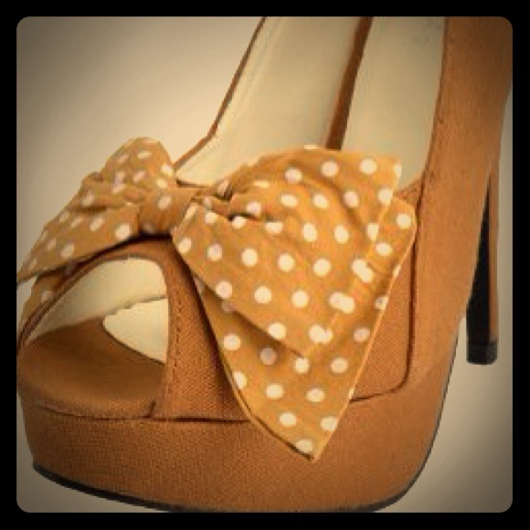 Polka dot bows heels