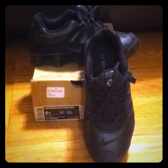👞RESERVED👞 NIKE SHOX all black worn once!
