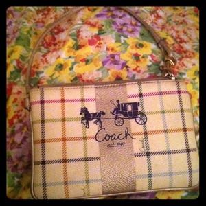 ✋✋RESERVED FOR @tinamariekie✋✋Coach Wristlet