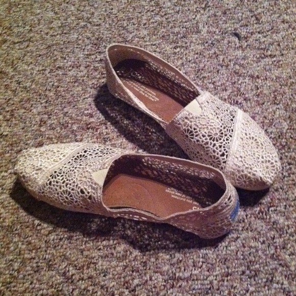 Toms crochet khaki 8.5