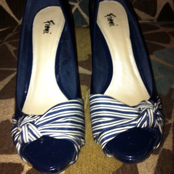 Size 7 blue women's pumps