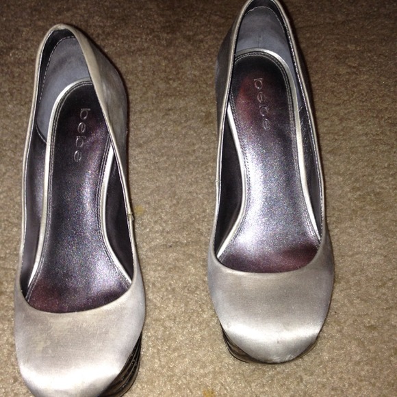 Bebe pumps