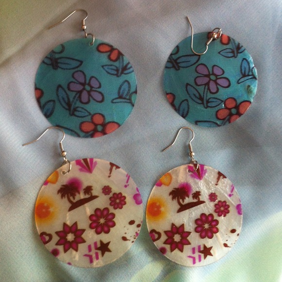 Set of 2 earrings!