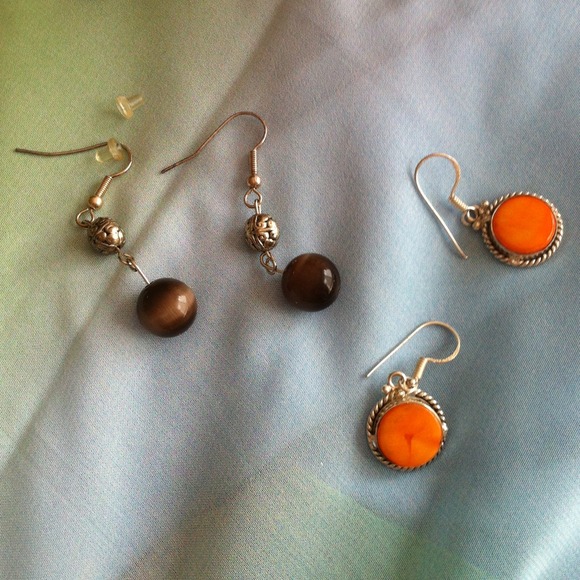 Set of 2 earrings!