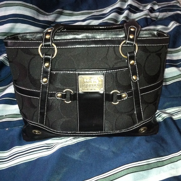 ///Reserved/// Coach purse for @lisagrfi