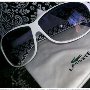 @KELSY: White LACOSTE sunglasses& apple