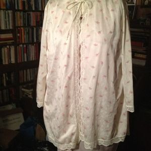 TRADED @ wenrella  Bed Jacket