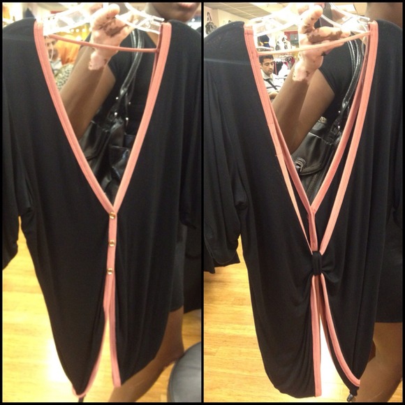 V-Neck Cardigan ! WHERE CAN I GET IT?!