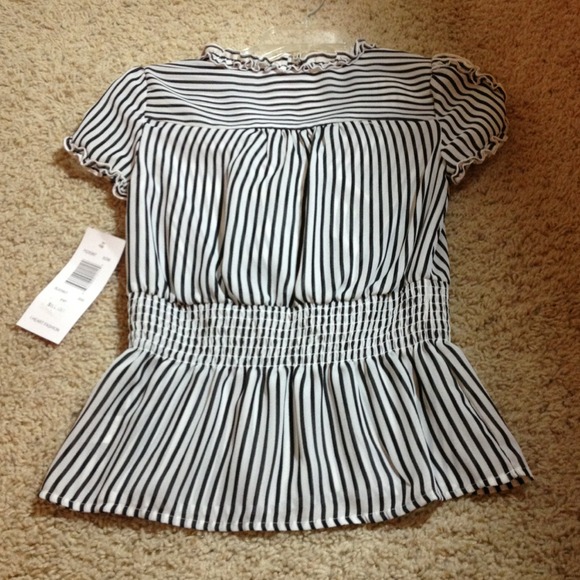 MACY'S Striped Ruffle Top - Picture 2 of 2
