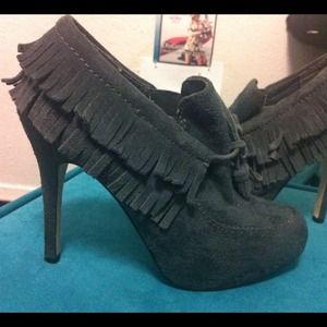 RESERVED! Fringe gray suede booties!!