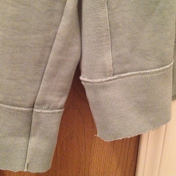 ✋SOLD Linz✋💛Converse Sweatshirt - Picture 3 of 3
