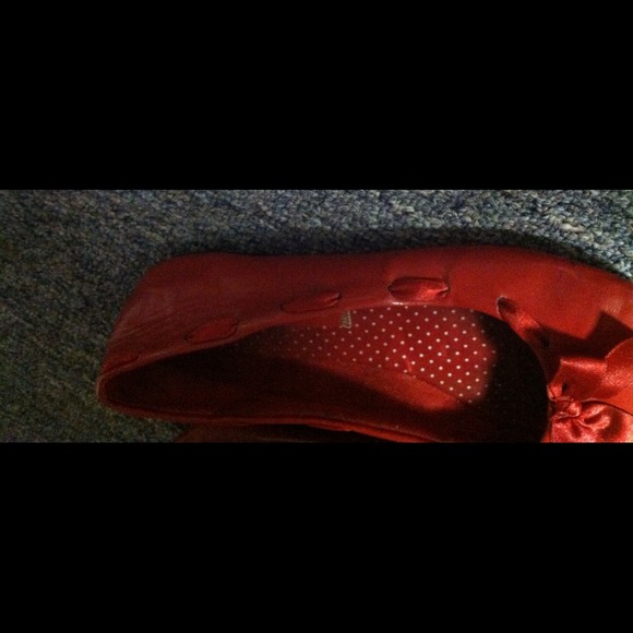 Red flats - Picture 2 of 2