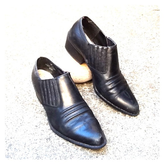 $RESERVED$ Retro Western style leather booties