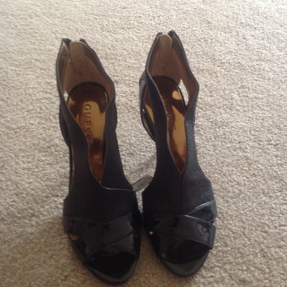 Guess Sequin Patent Leather Pumps Never Worn!!!