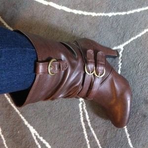 Cute and comfy browns boots