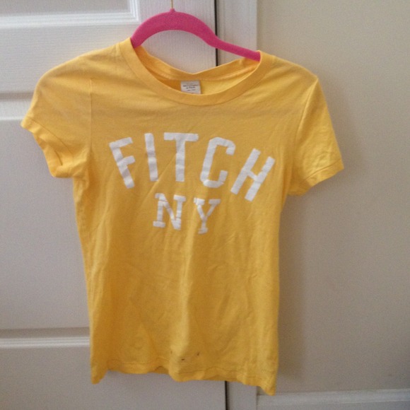 NWT Abercrombie and Fitch t shirt