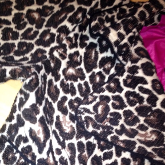 π―CLASSY,SEXY,& CHIC LEOPARD PEACOAT!π― - Picture 3 of 4