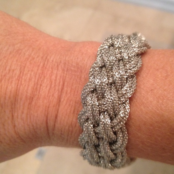 Silver buckle braclett