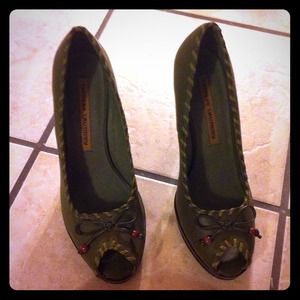 Brand new never worn Chinese Laundry shoes!!!