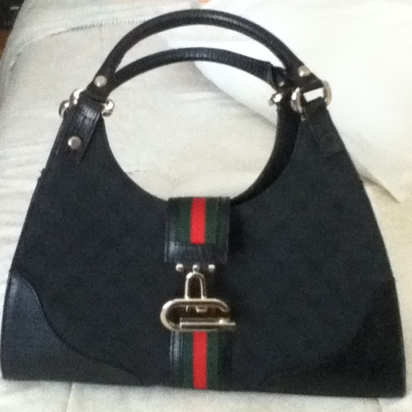 !!SOLD!! Auth black Gucci purse