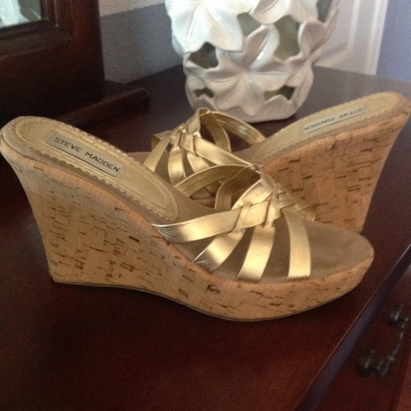 Gold steve madden wedges