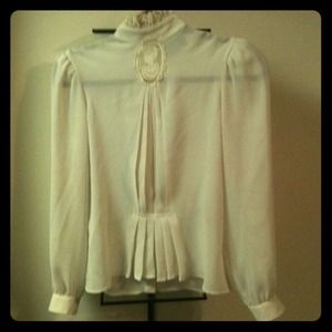 ⚠Reserved⚠ REDUCED Amazing vintage cameo blouse