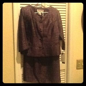 Ladies 2 pc dress suit - jacket & 22" long skirt