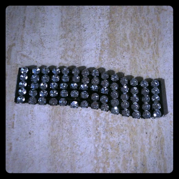 ✨SOLD✨Fun for a night out wide cuff!