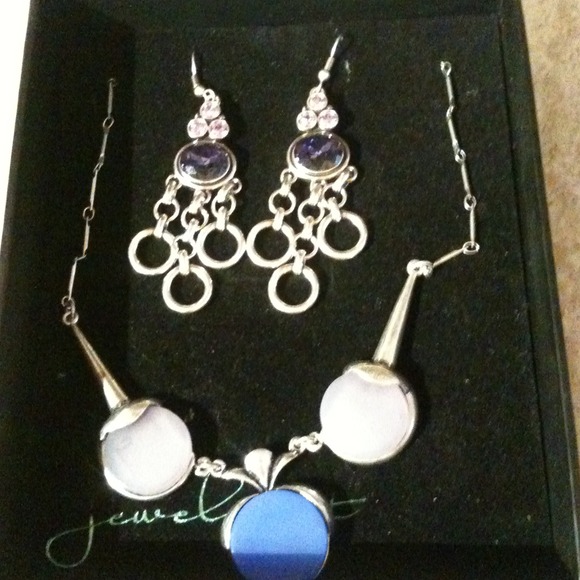 ✨SOLD✨💗Never worn! Calypso earrings and necklace!