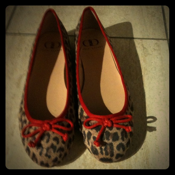 🌟SOLD!✨Never been worn leopard Kelsi Dagger.