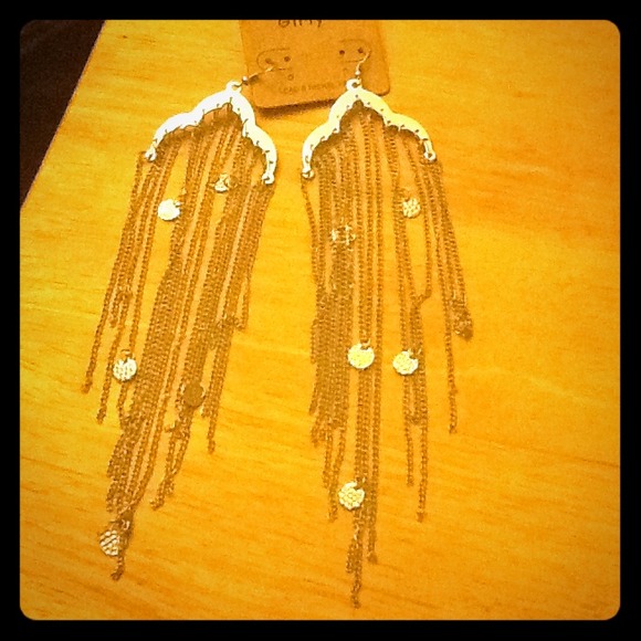✋🔴Sold Long dangly chain earring