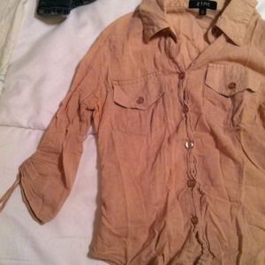 ❌SOLD❌Tan button up, fitted shirt