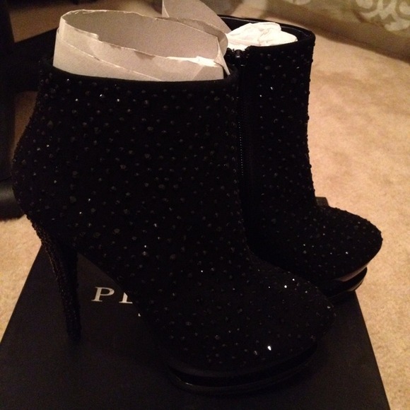 🔥Fascinate Rhinestone Stiletto Bootie🔥{Size 8}